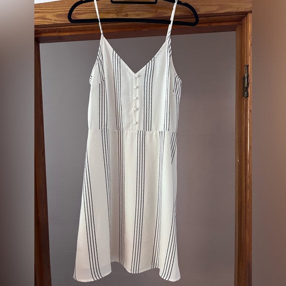 Short dress - Picture 2 of 3